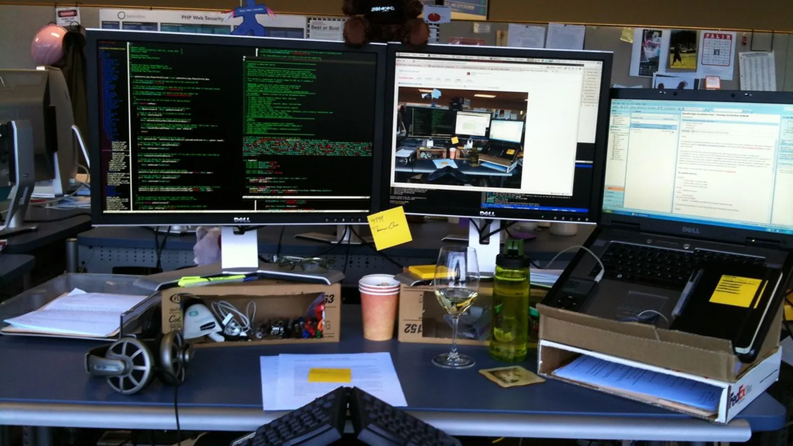 Monitor workstation used for privacy hood glare planning